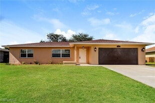 1326 SW 10th Pl in Cape Coral, FL - Building Photo