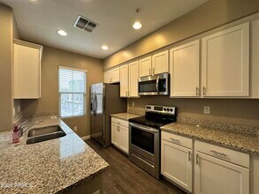 240 Juniper Ave, Unit 1075 in Gilbert, AZ - Building Photo - Building Photo