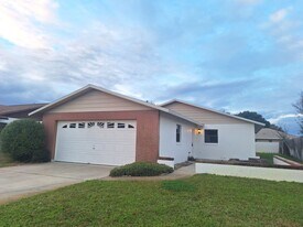 423 Falcon Ave in Edgewater, FL - Building Photo