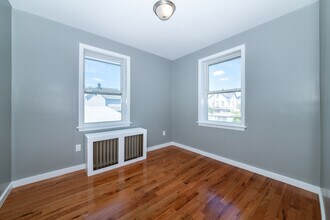 325 Union Ave, Unit 2R in New Rochelle, NY - Building Photo - Building Photo