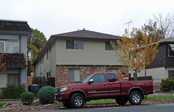 2411 T St in Sacramento, CA - Building Photo - Building Photo