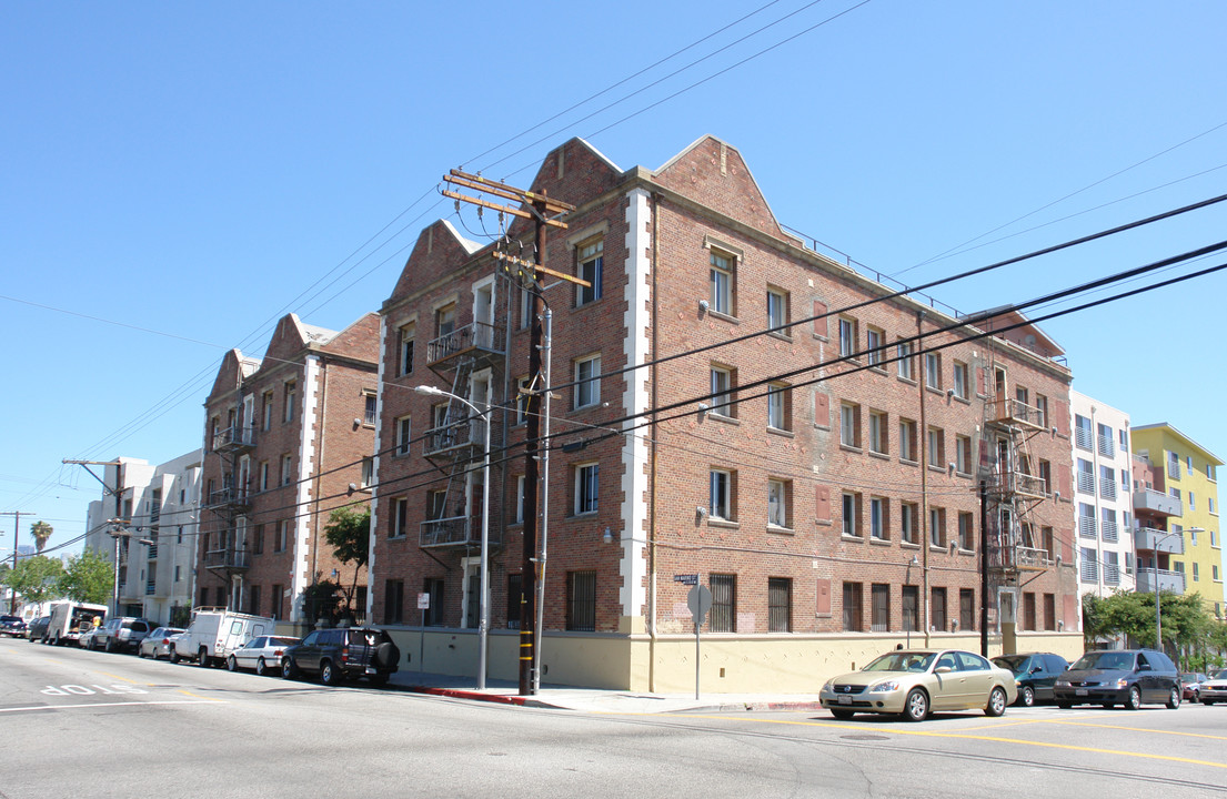 3316 San Marino St Apartments in Los Angeles, CA - Building Photo