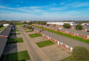 Cottage Row Apartments in Mabank, TX - Building Photo