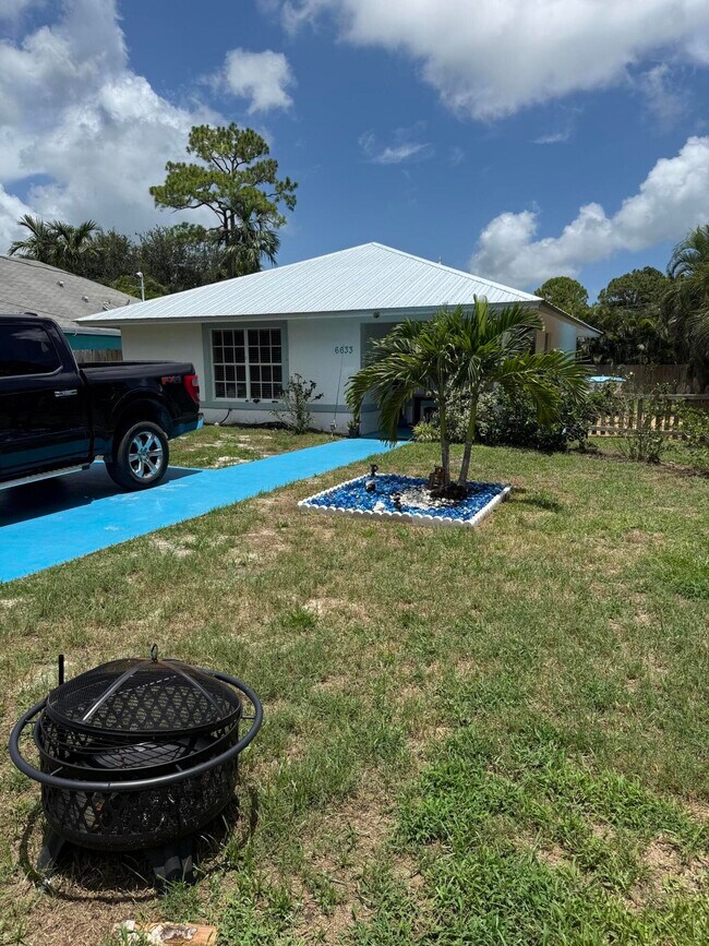 6633 4th St in Jupiter, FL - Building Photo - Building Photo
