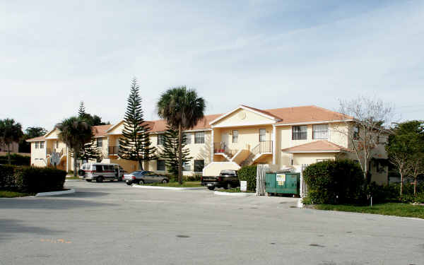 11680 NW 23rd Ct in Coral Springs, FL - Foto de edificio