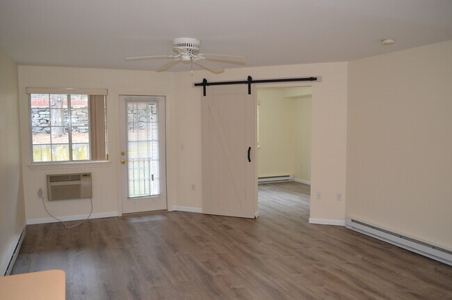 50 Myano Ln in Stamford, CT - Foto de edificio - Building Photo