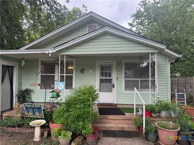 property at 1705 Holly St