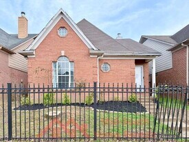 2150 Berry Bush Ln in Memphis, TN - Building Photo