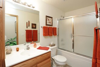 Tiverton Court Apartments in Ames, IA - Building Photo - Interior Photo