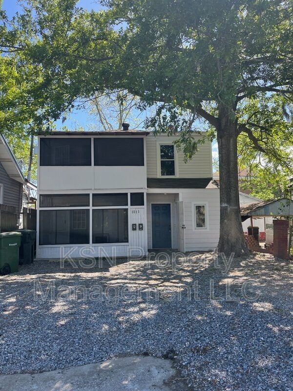 property at 1011 E 39th St