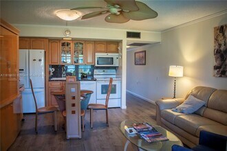 4501 Martinique Way in Coconut Creek, FL - Building Photo - Building Photo