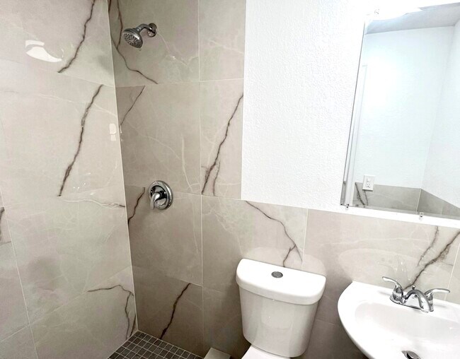 7619 Abbott Ave in Miami Beach, FL - Building Photo - Building Photo