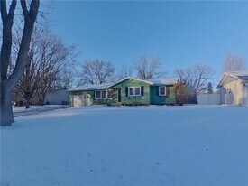 8407 Lower 208th St W in Lakeville, MN - Building Photo