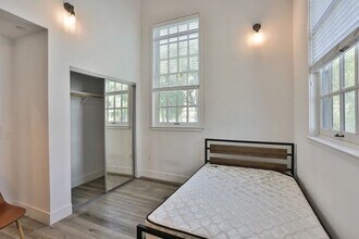 Oasis on Orchard in Los Angeles, CA - Building Photo - Building Photo