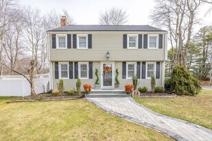 4 Trotwood Dr in West Hartford, CT - Building Photo