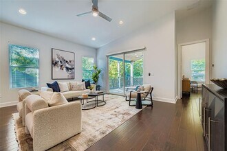 405 W Croslin St in Austin, TX - Building Photo - Building Photo