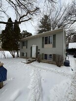 805 Hicks Dr in East Lansing, MI - Building Photo