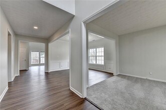 6670 Island Pointe Dr in Buford, GA - Building Photo - Building Photo