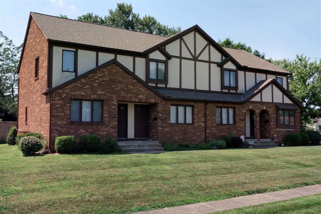 3037 Acorn Ct in Grove City, OH - Building Photo