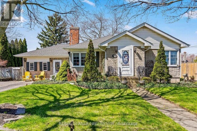 property at 39 Maplewood Dr