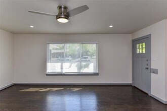 4400 Granbury Rd in Fort Worth, TX - Building Photo - Building Photo