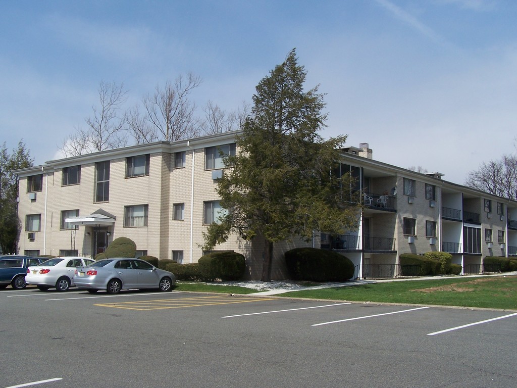 Baldwin Manor Apartments in Parsippany, NJ | ApartmentHomeLiving.com