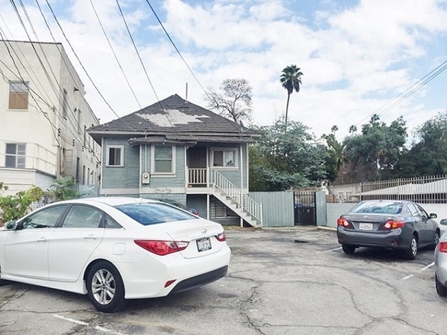 318 N Avenue 52 in Highland Park, CA - Foto de edificio - Building Photo