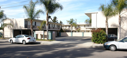 Cypress Gardens Apartments in El Cajon, CA - Foto de edificio - Building Photo