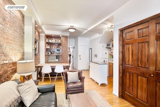 257 W 12th St in New York, NY - Building Photo - Building Photo