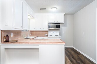 503 Carrell St, Unit 14104W in Tomball, TX - Building Photo - Building Photo