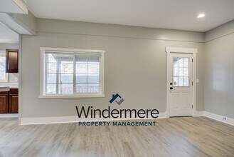 950 SE 8th Ave in Oak Harbor, WA - Building Photo - Building Photo
