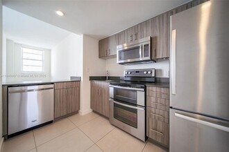 910 West Ave, Unit 1130 in Miami Beach, FL - Building Photo - Building Photo