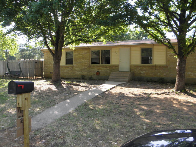 property at 301 Windmere Cir