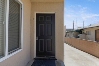 2516 Voorhees Ave, Unit UnitD in Redondo Beach, CA - Building Photo - Building Photo