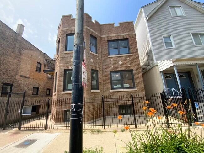 3014 N California Ave in Chicago, IL - Building Photo - Building Photo