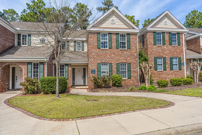 property at 1733 Woodbrooke Dr