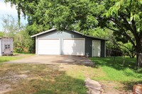 812 Burleson St in Brenham, TX - Building Photo - Building Photo