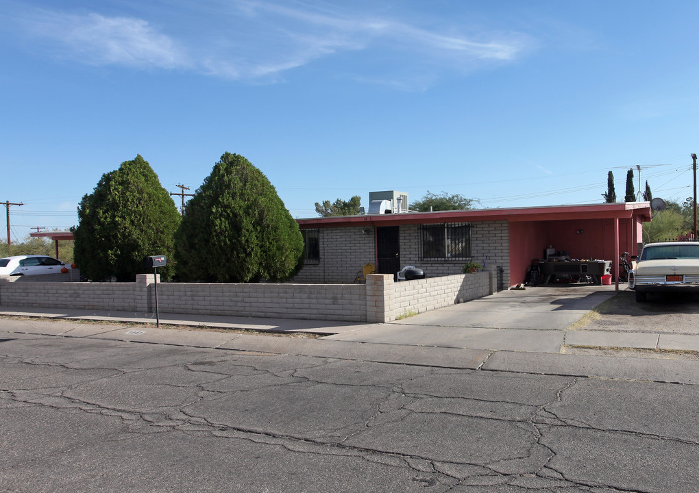 1841-1843 W Dominy Rd in Tucson, AZ - Building Photo