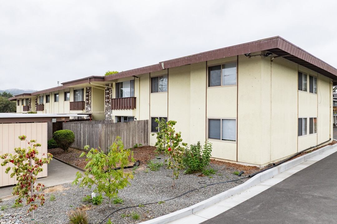 Westwood Garden Apartments in Arcata, CA - Foto de edificio