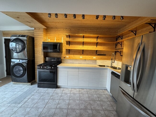 5816 W Higgins Ave in Chicago, IL - Building Photo - Building Photo