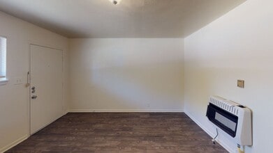 911 S Welch St in Denton, TX - Building Photo - Building Photo