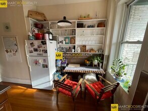 1489 Beacon St, Unit 2 in Brookline, MA - Foto de edificio - Building Photo