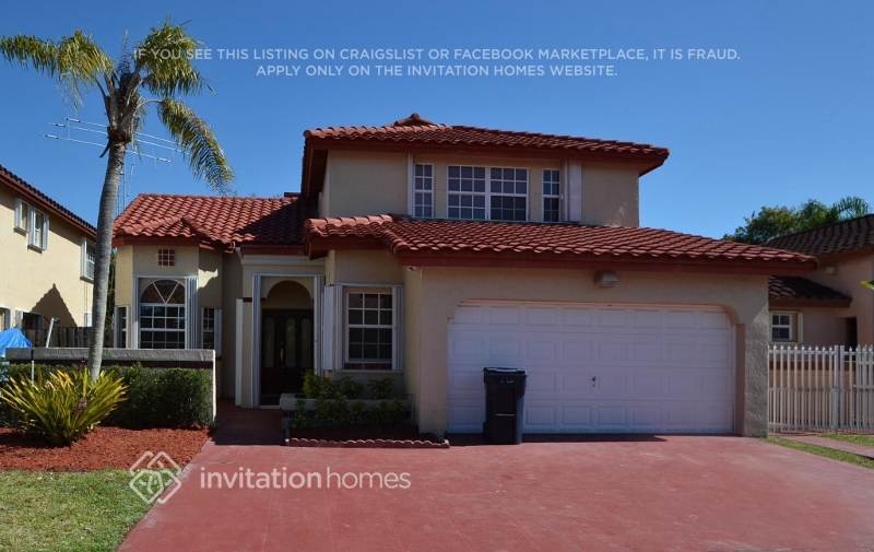 6301 SW 153rd Court Rd in Miami, FL - Foto de edificio