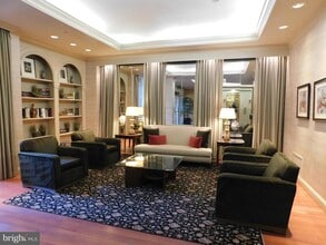 4808 Moorland Ln in Bethesda, MD - Building Photo - Building Photo