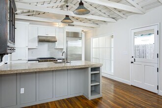 502 Poinsettia Ave in Newport Beach, CA - Foto de edificio - Building Photo