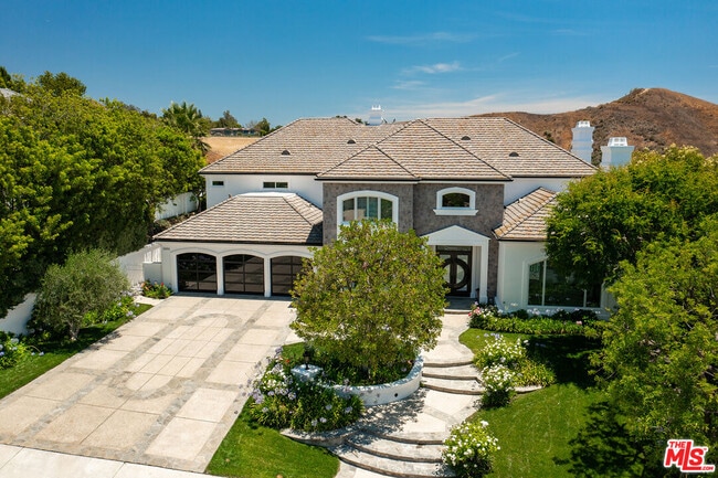 5404 Wellesley Dr in Hidden Hills, CA - Building Photo - Building Photo