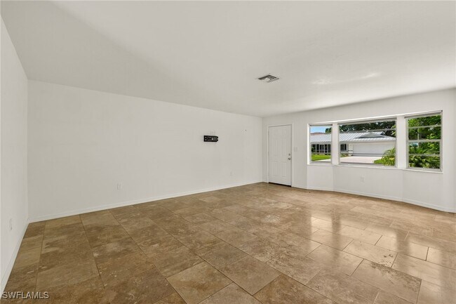 2150 Aruba Ave in Ft. Myers, FL - Building Photo - Building Photo
