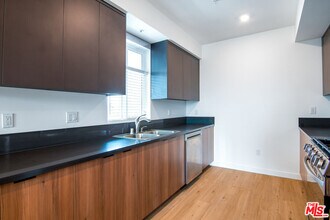 14333 Sylvan St in Los Angeles, CA - Building Photo - Building Photo