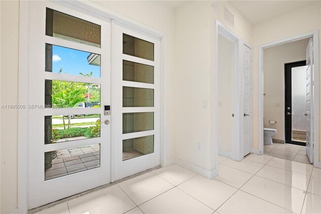 8836 NW 161st Terrace in Miami Lakes, FL - Building Photo - Building Photo