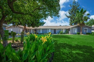 Villa Gardens in Clovis, CA - Building Photo - Building Photo